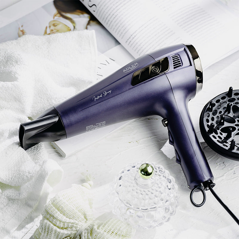 Uscator Par Cablu Retractabil 2400W